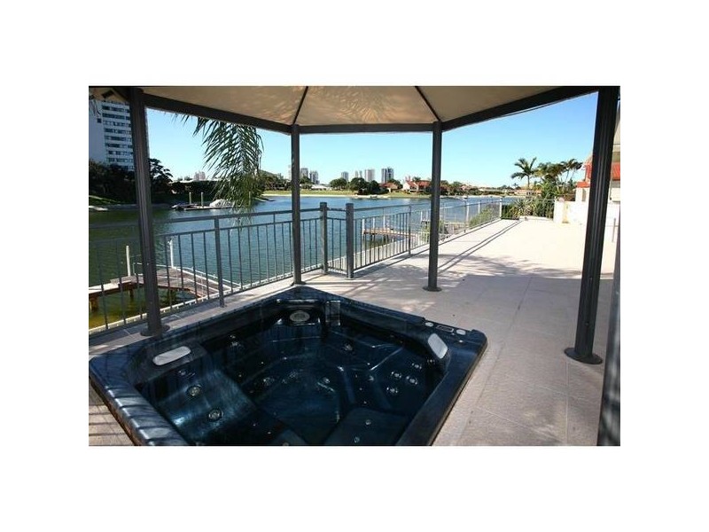 12 Sailaway Street, Mermaid Waters QLD 4218