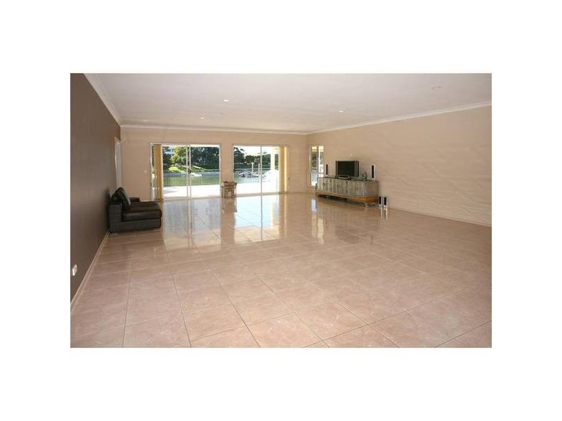 12 Sailaway Street, Mermaid Waters QLD 4218