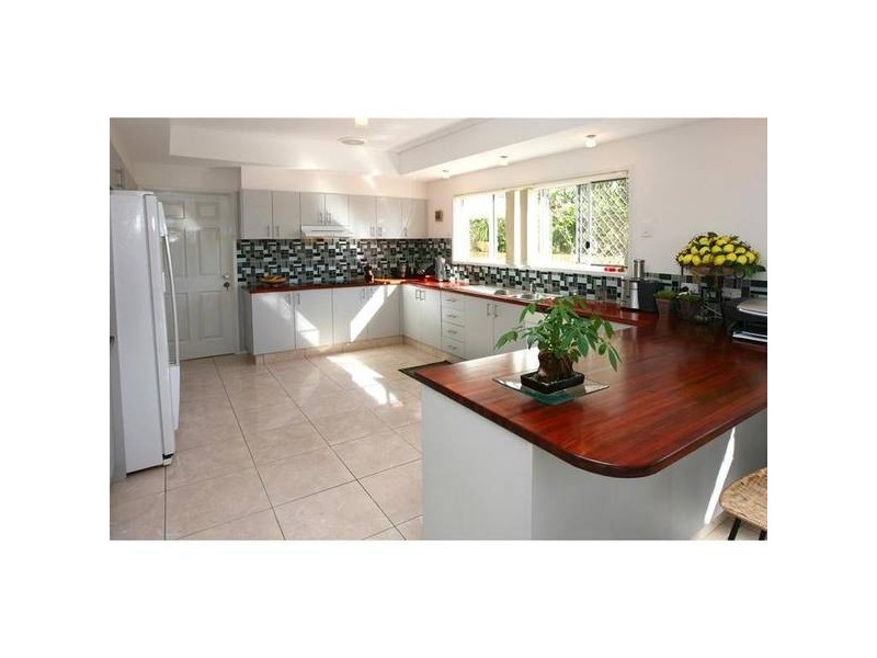 12 Sailaway Street, Mermaid Waters QLD 4218