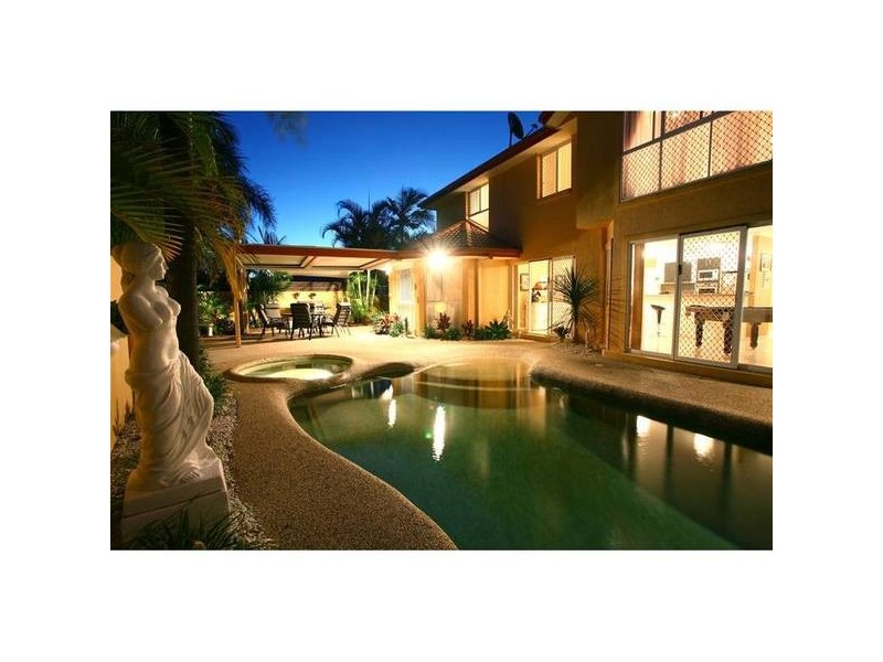 10 Santa Cruz Boulevard, Clear Island Waters QLD 4226