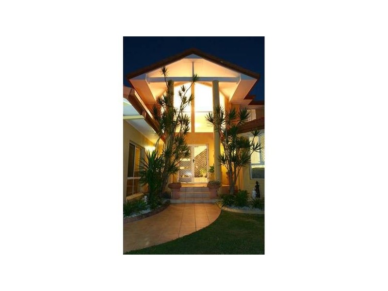 10 Santa Cruz Boulevard, Clear Island Waters QLD 4226