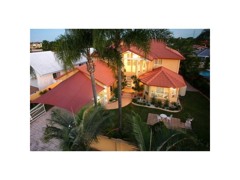 10 Santa Cruz Boulevard, Clear Island Waters QLD 4226