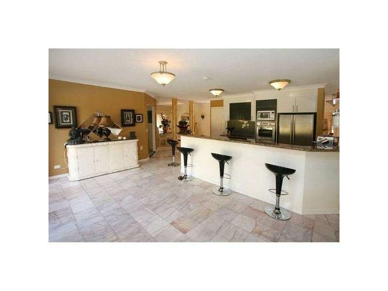 10 Santa Cruz Boulevard, Clear Island Waters QLD 4226