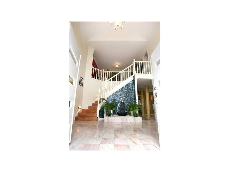 10 Santa Cruz Boulevard, Clear Island Waters QLD 4226