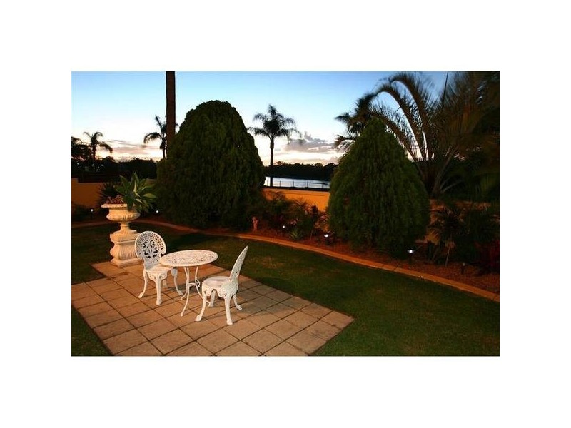 10 Santa Cruz Boulevard, Clear Island Waters QLD 4226