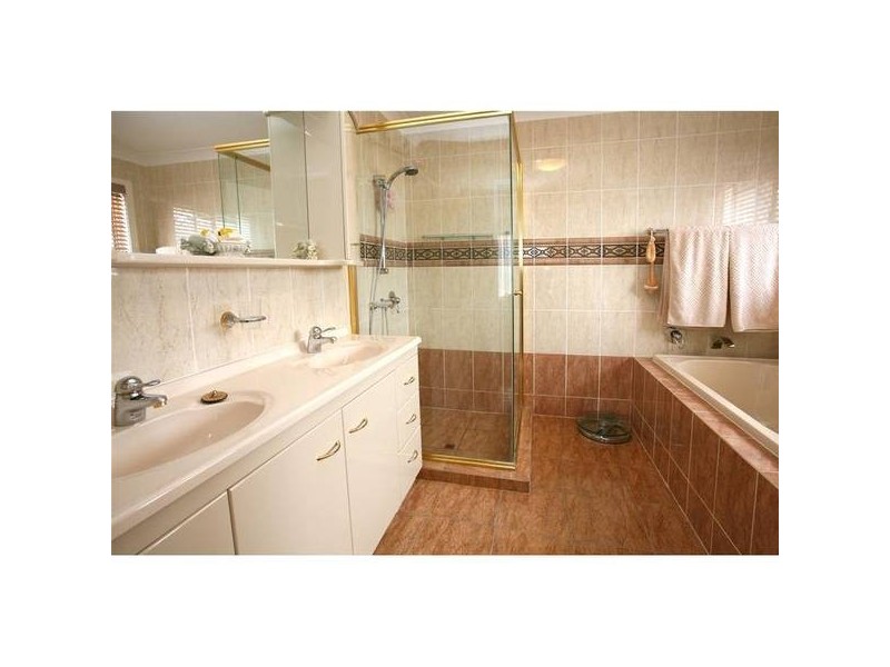 10 Santa Cruz Boulevard, Clear Island Waters QLD 4226