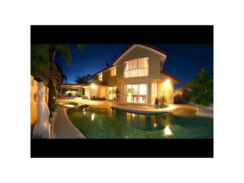 10 Santa Cruz Boulevard, Clear Island Waters QLD 4226