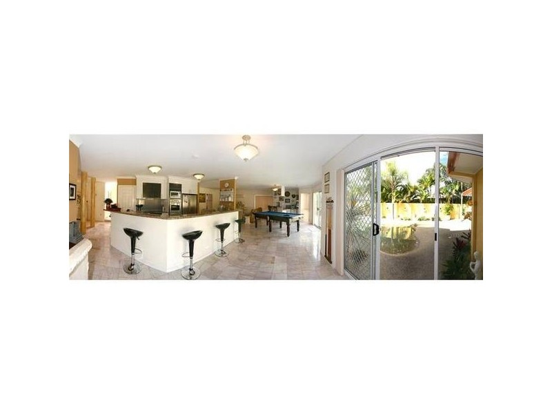 10 Santa Cruz Boulevard, Clear Island Waters QLD 4226