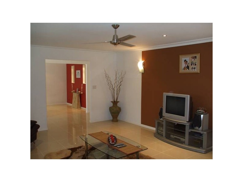 3 Tiwi St, Sorrento QLD 4217