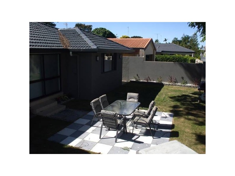 3 Tiwi St, Sorrento QLD 4217