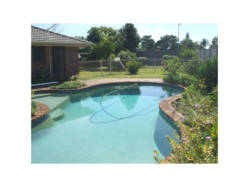 Clear Island Waters QLD 4226