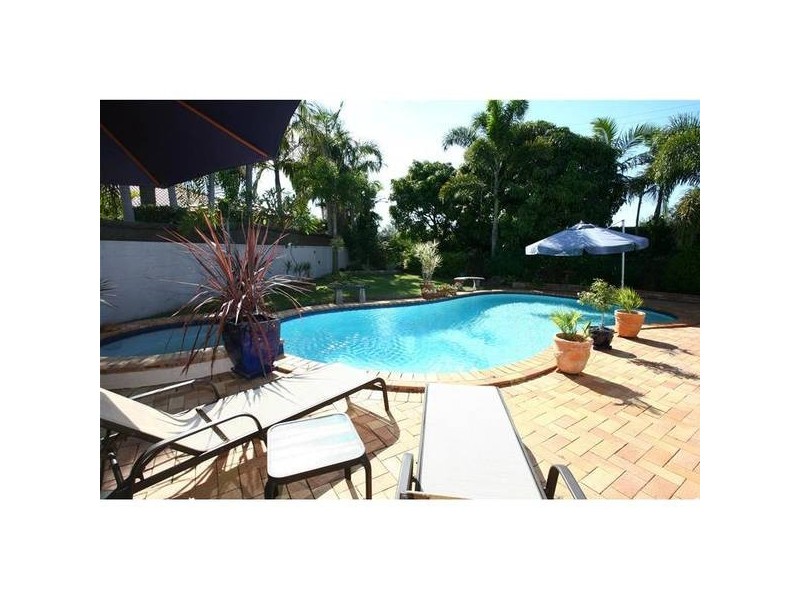 Clear Island Waters QLD 4226