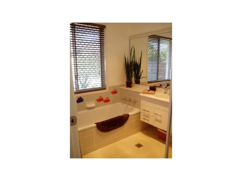 15 Curacao Place, Clear Island Waters QLD 4226