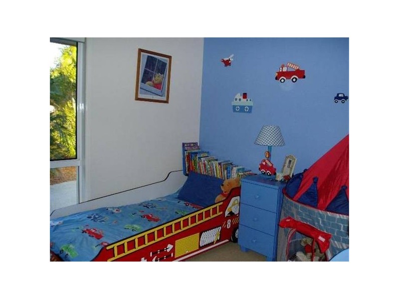 15 Curacao Place, Clear Island Waters QLD 4226