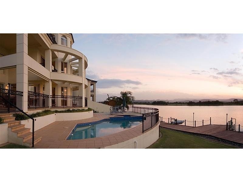 11 Istana View, Clear Island Waters QLD 4226