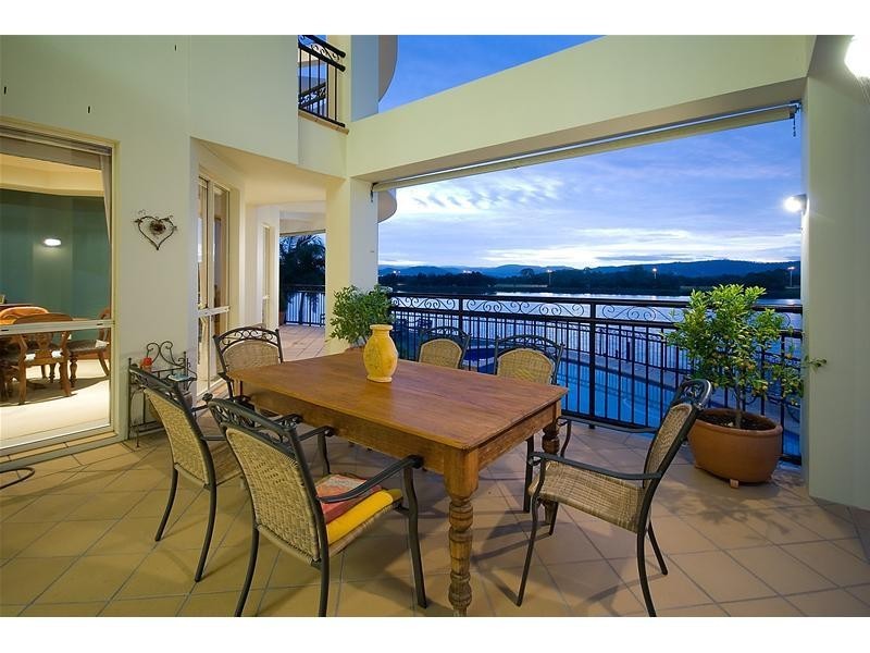 11 Istana View, Clear Island Waters QLD 4226