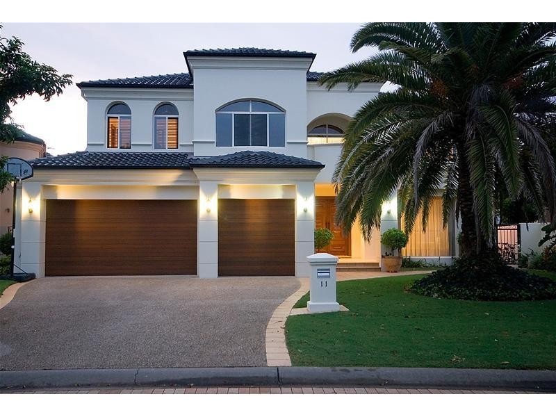 11 Istana View, Clear Island Waters QLD 4226