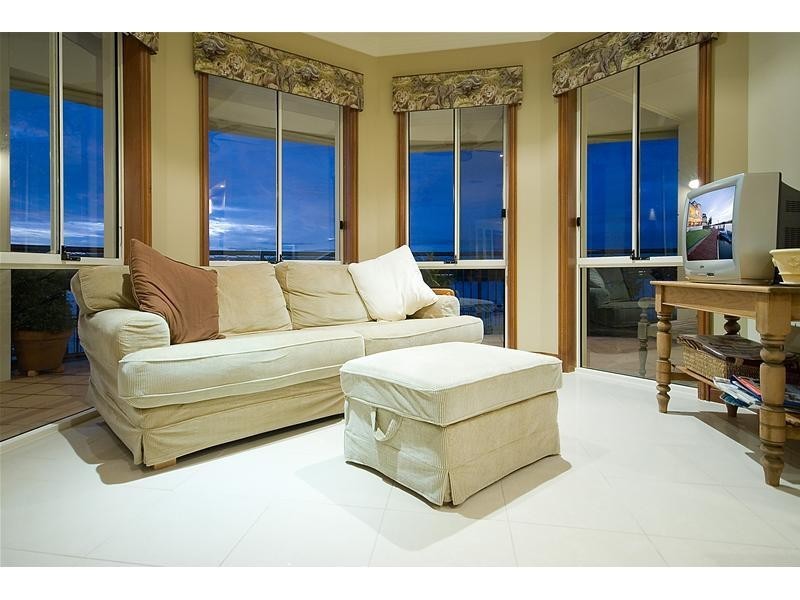 11 Istana View, Clear Island Waters QLD 4226