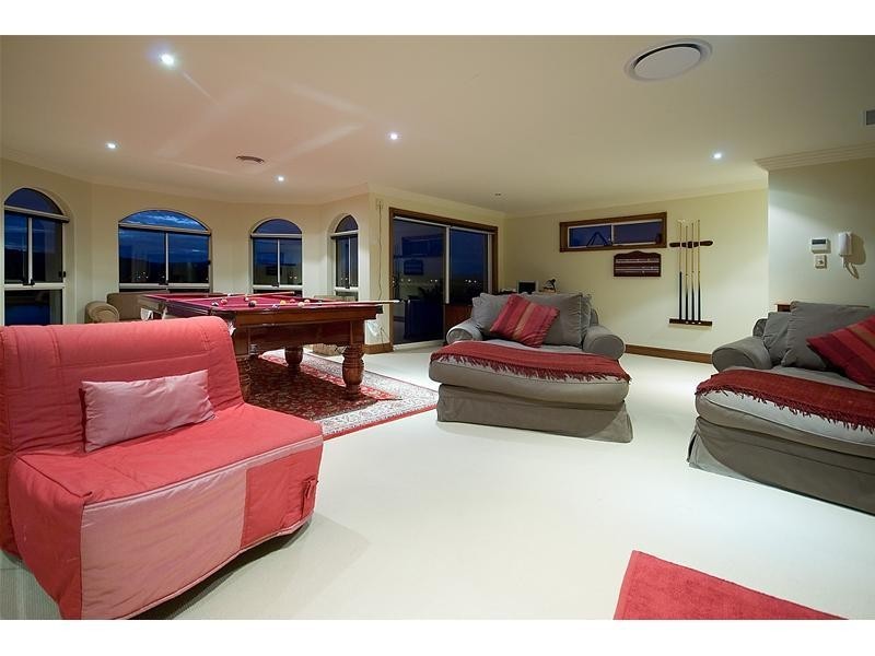 11 Istana View, Clear Island Waters QLD 4226