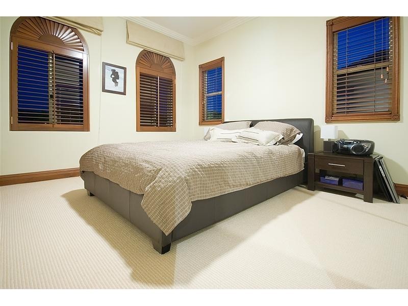 11 Istana View, Clear Island Waters QLD 4226