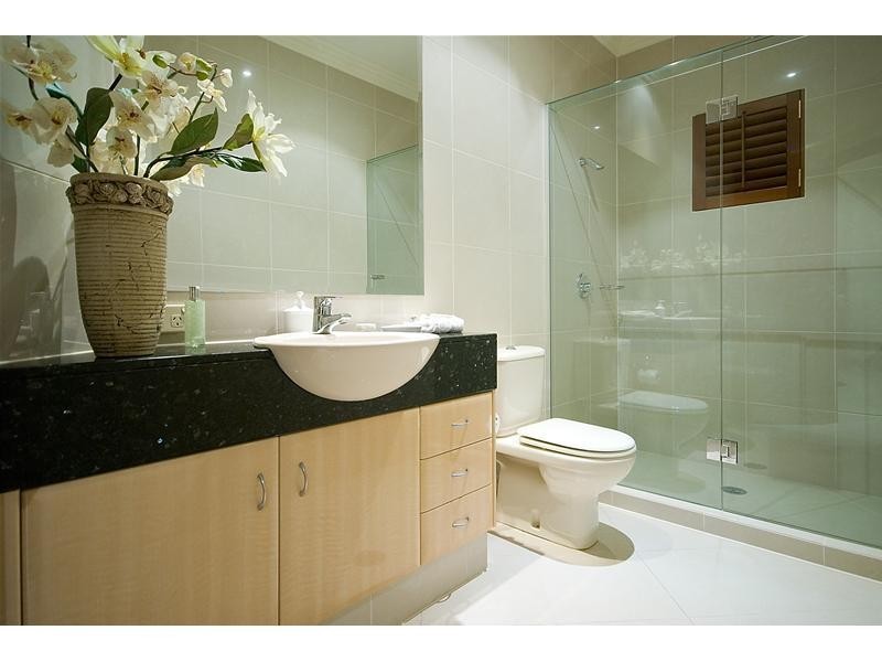 11 Istana View, Clear Island Waters QLD 4226