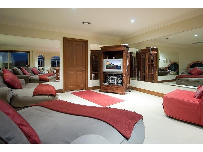 11 Istana View, Clear Island Waters QLD 4226