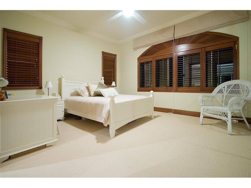 11 Istana View, Clear Island Waters QLD 4226