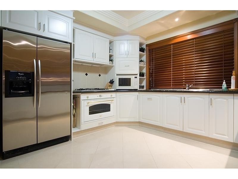 11 Istana View, Clear Island Waters QLD 4226