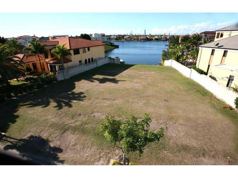 Clear Island Waters QLD 4226