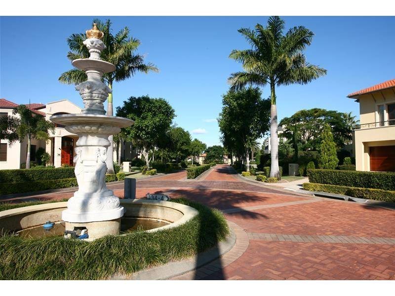 Clear Island Waters QLD 4226