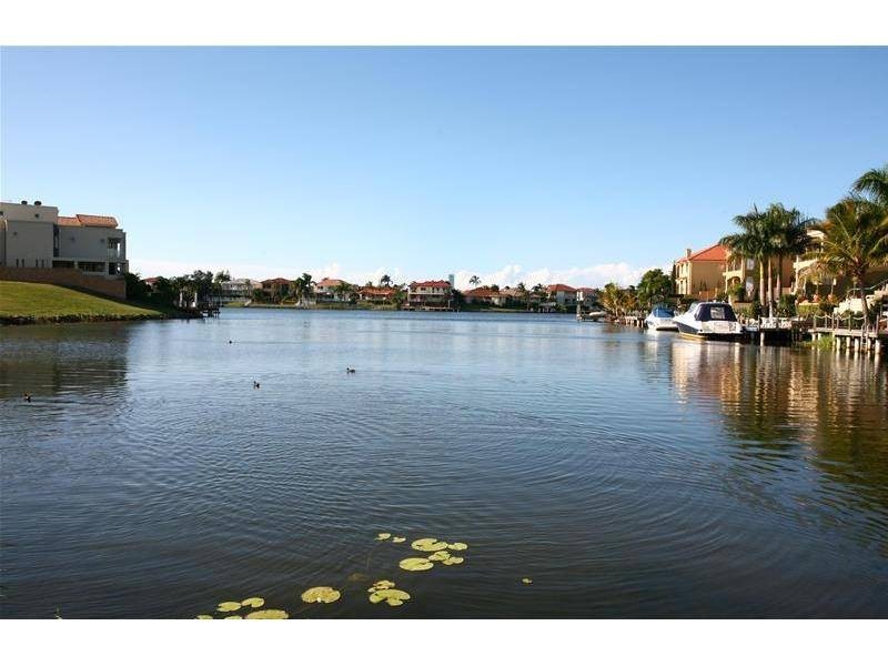 Clear Island Waters QLD 4226