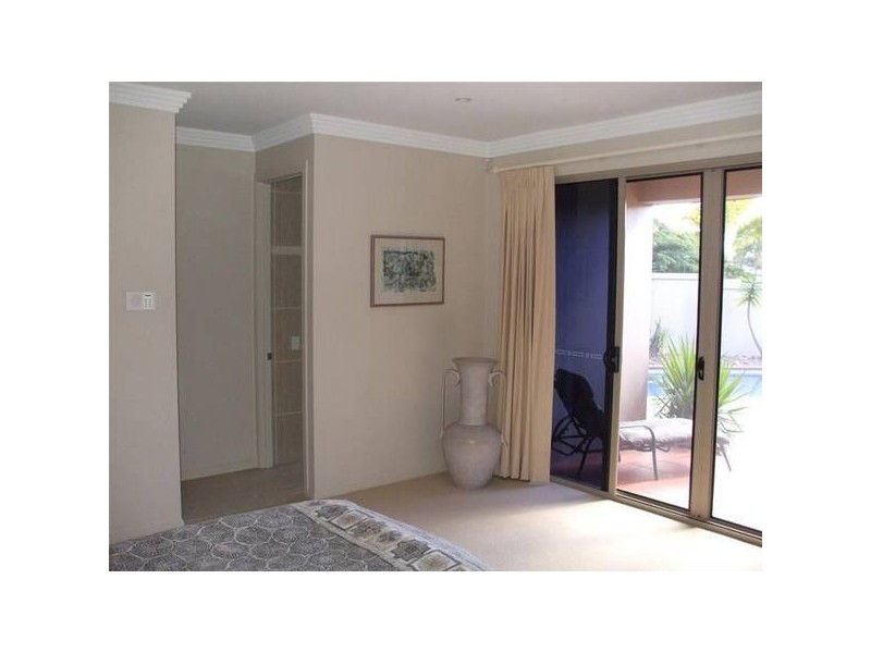 6 Montserrat Court, Clear Island Waters QLD 4226