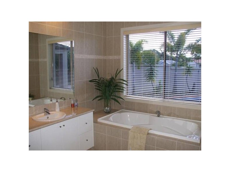 6 Montserrat Court, Clear Island Waters QLD 4226