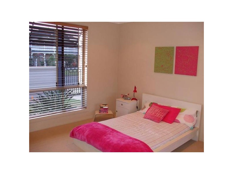 6 Montserrat Court, Clear Island Waters QLD 4226