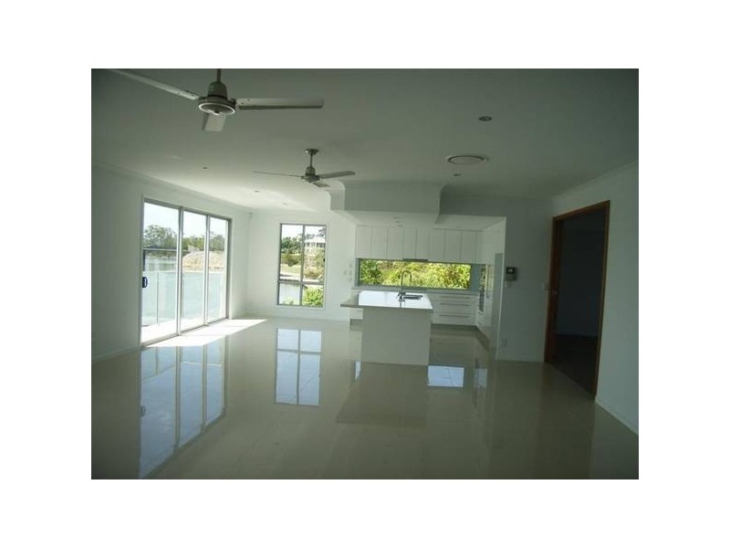 1 Valetta Crescent, Varsity Lakes QLD 4227