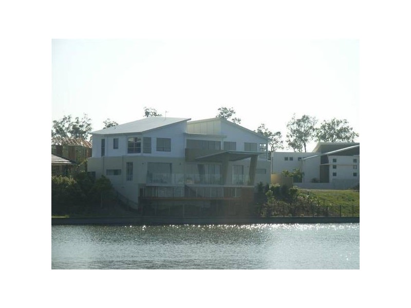 1 Valetta Crescent, Varsity Lakes QLD 4227