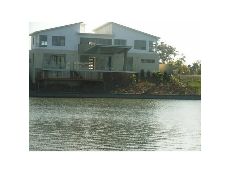 1 Valetta Crescent, Varsity Lakes QLD 4227