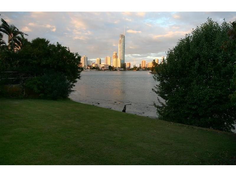 23 The Promenade, Isle Of Capri QLD 4217