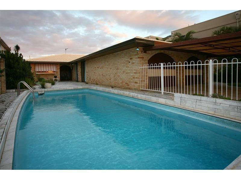 23 The Promenade, Isle Of Capri QLD 4217