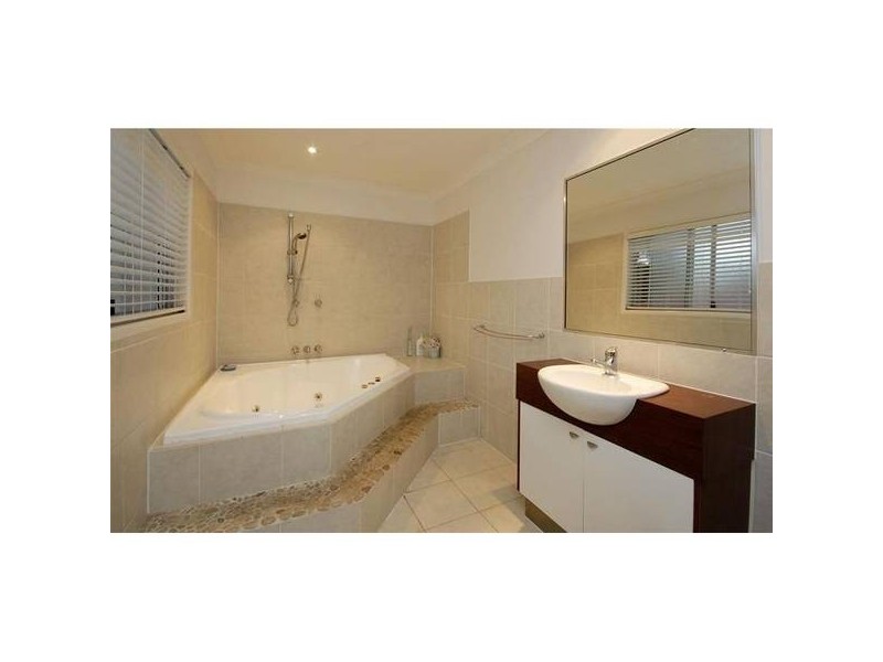 7 San Michele Court, Broadbeach Waters QLD 4218
