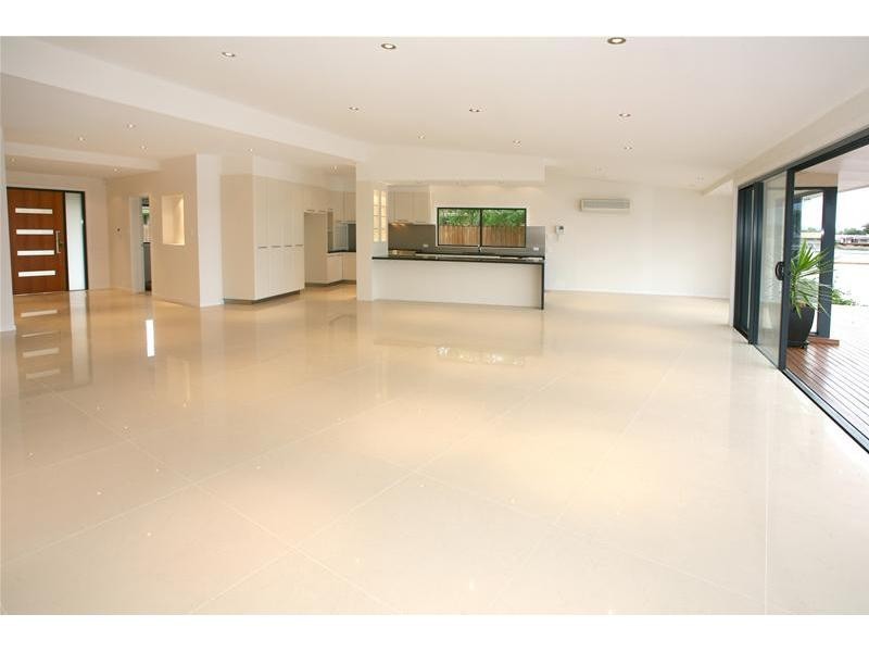 52 Rumrunner Street, Mermaid Waters QLD 4218