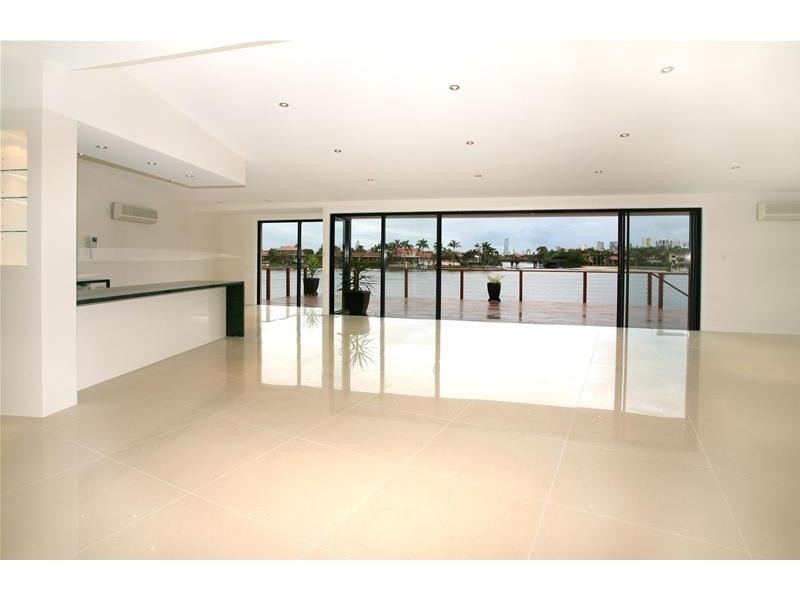 52 Rumrunner Street, Mermaid Waters QLD 4218