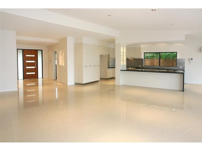 52 Rumrunner Street, Mermaid Waters QLD 4218