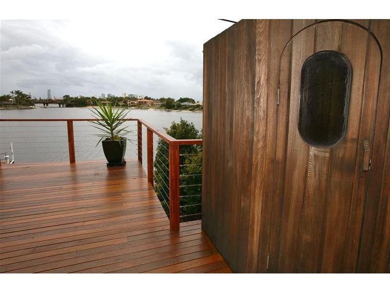 52 Rumrunner Street, Mermaid Waters QLD 4218