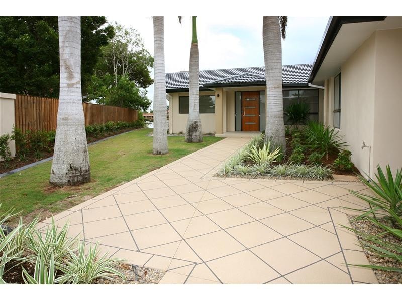 52 Rumrunner Street, Mermaid Waters QLD 4218