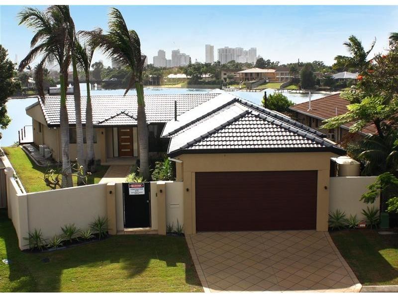52 Rumrunner Street, Mermaid Waters QLD 4218