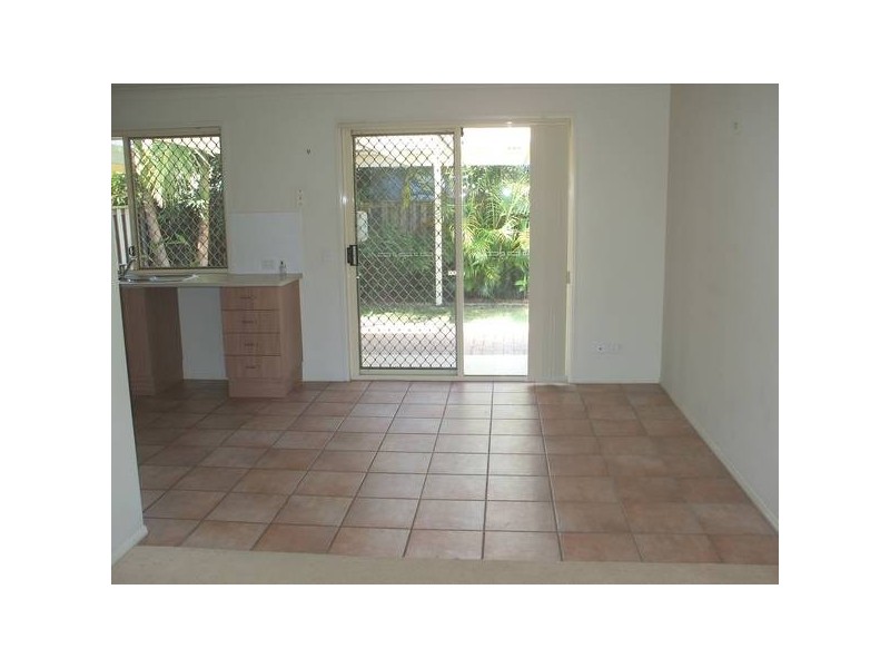 1/6 dauphin crescent, Merrimac QLD 4226