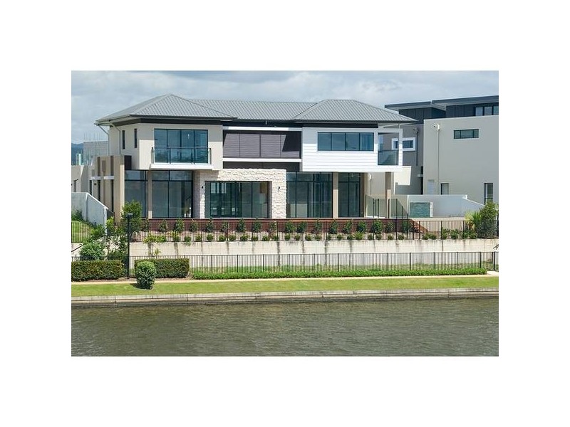 5061 Emerald Island Drive, Carrara QLD 4211