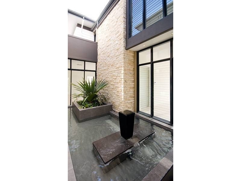 5061 Emerald Island Drive, Carrara QLD 4211