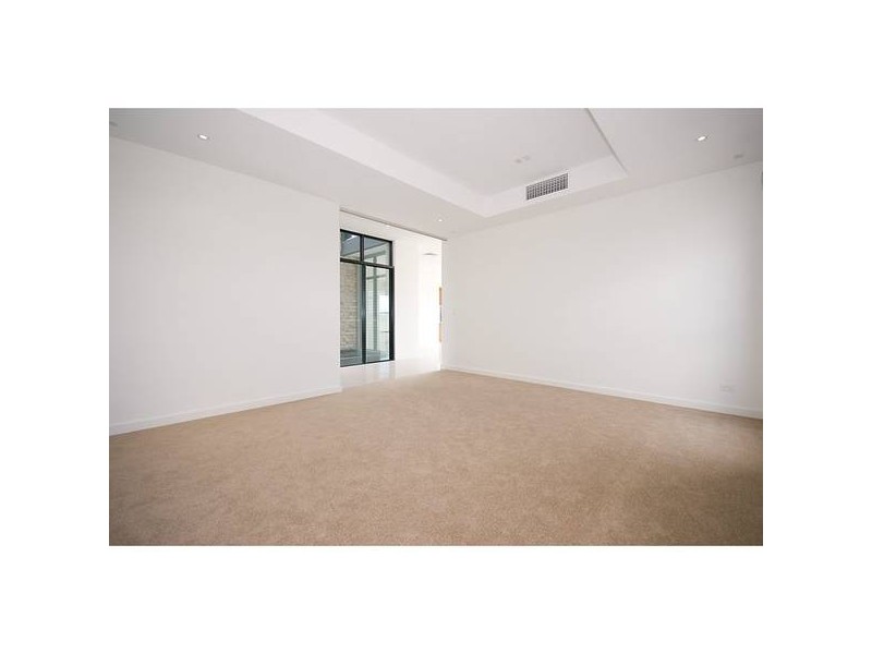 5061 Emerald Island Drive, Carrara QLD 4211